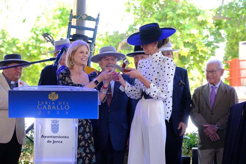 Inés Domecq recogiendo el reconocimiento 'Sombrero de Oro'