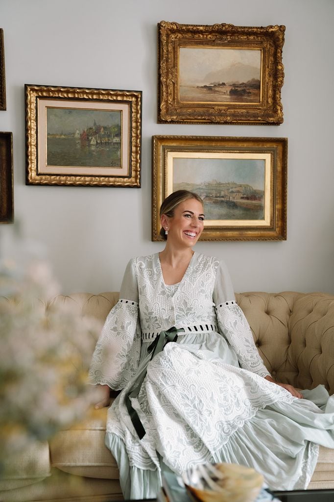 Nerea con bata y camisón de Marmota Collection