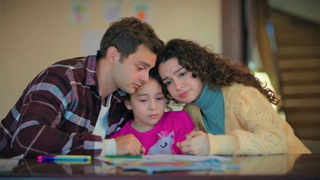 Ömer, Asiye y Emel son los hermanos Eren en 'Hermanos'