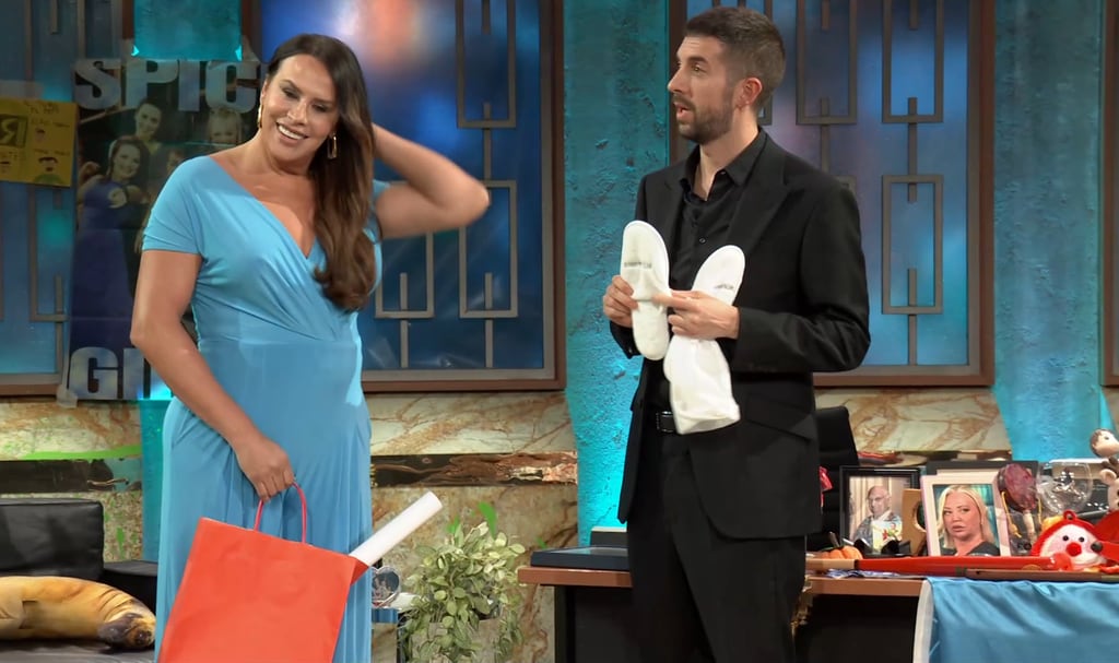 Karla Sofía Gascón y David Broncano en La Revuelta