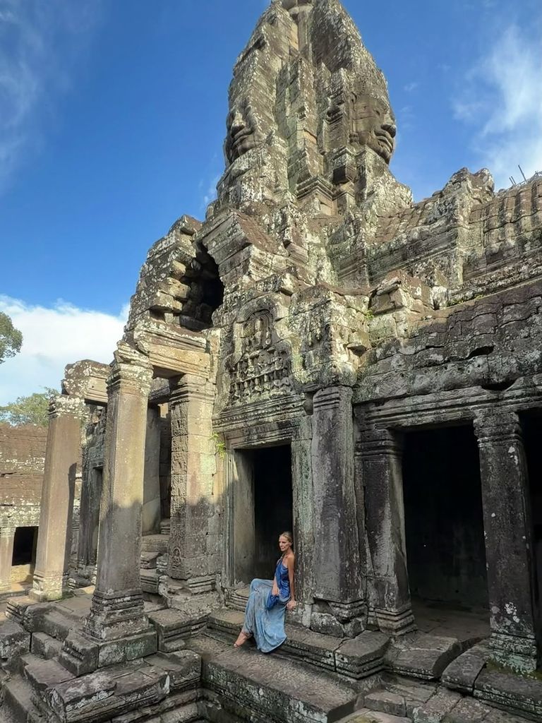 Paula Vázquez en el templo de Bayón, situado en el complejo arqueológico de Angkor Thom, en Siem Reap, Camboya