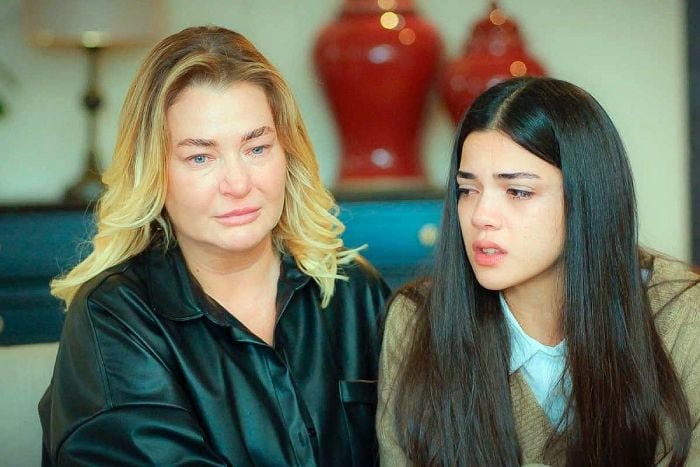 Yasmin confiesa la verdad a su padre en 'Hermanos'