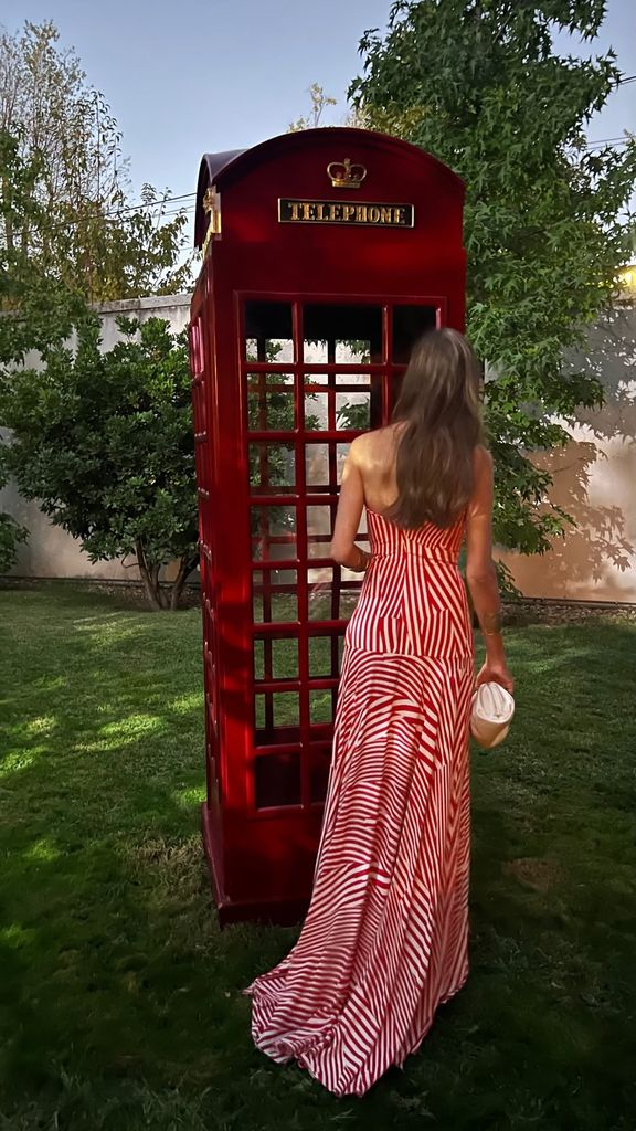 Sara Carbonero y su impecable look de rayas para una noche en la embajada británica (septiembre, 2026)