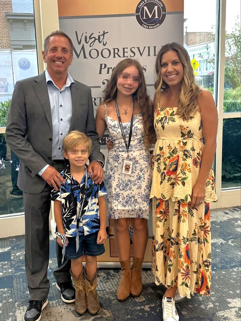 Greg Biffle con su mujer Cristina y sus dos hijos, Emma, ​​de 14 años, y Ryder, de 5