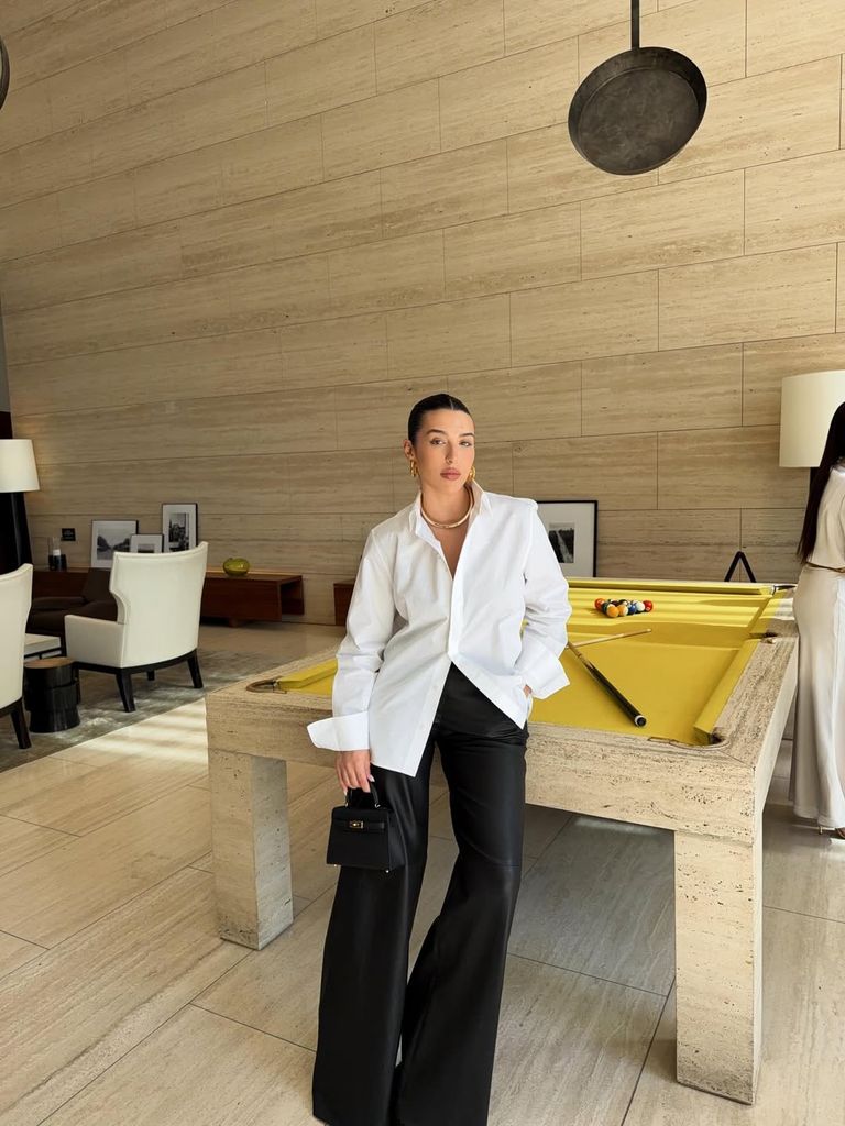 Alba Díaz en Los Ángeles, con look de oficina.