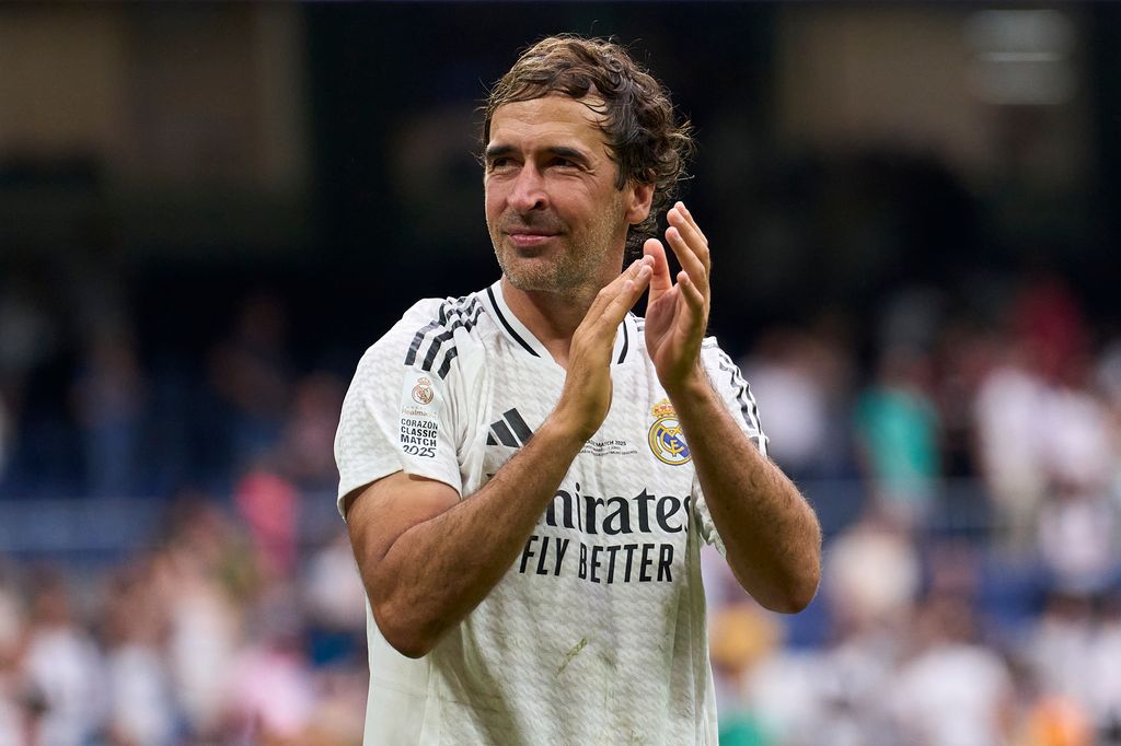 Raúl, aplaudiendo