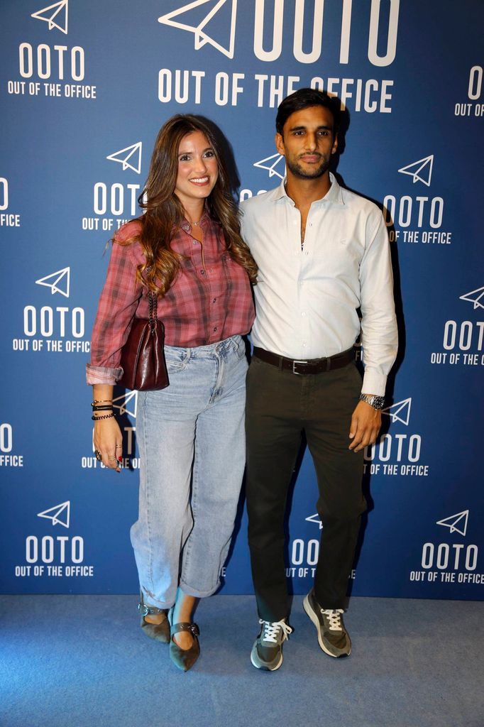 Manuel Vega junto a su nueva pareja en la apertura de la nueva tienda de OOTO en Sevilla, el 21 de octubre de 2026