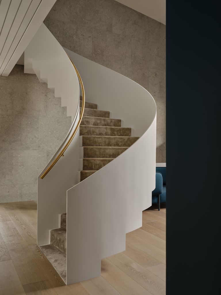 Escalera de caracol curva