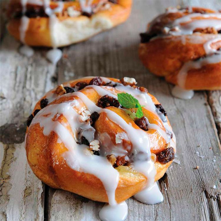 Rollos de canela con pasas glaseados