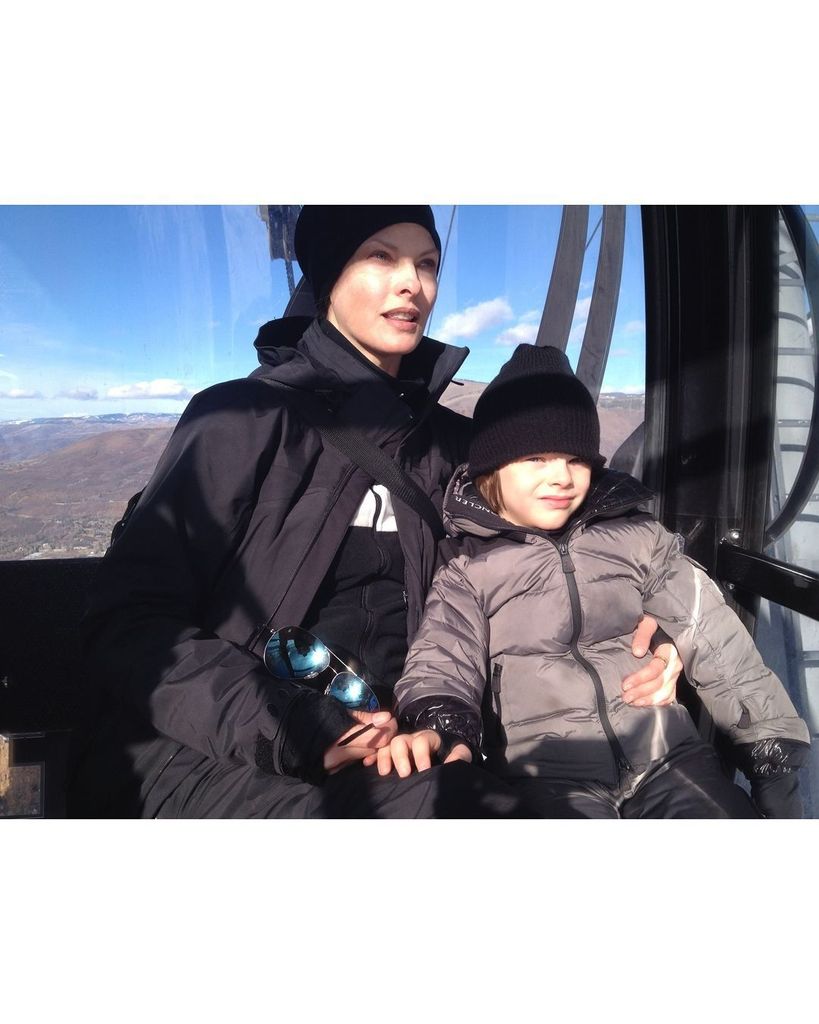 Linda Evangelista celebra el 18 cumpleaños de su hijo Agustin 