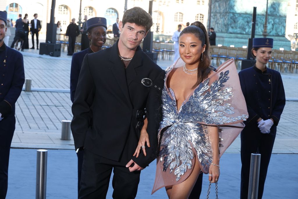 Paul Forman y Ashley Park 