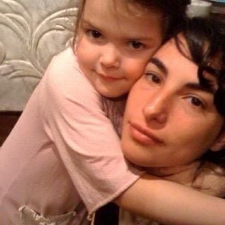 Bu Cuarón celebra su cumpleaños 22 con un lindo detalle de parte de su mamá