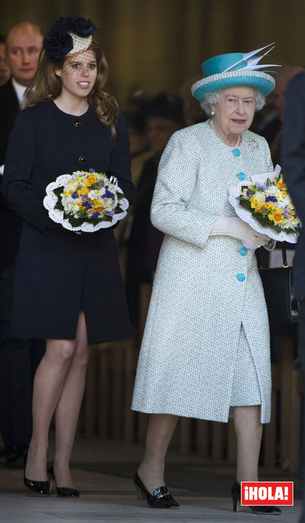 Beatriz de York con su abuela, la reina Isabel II