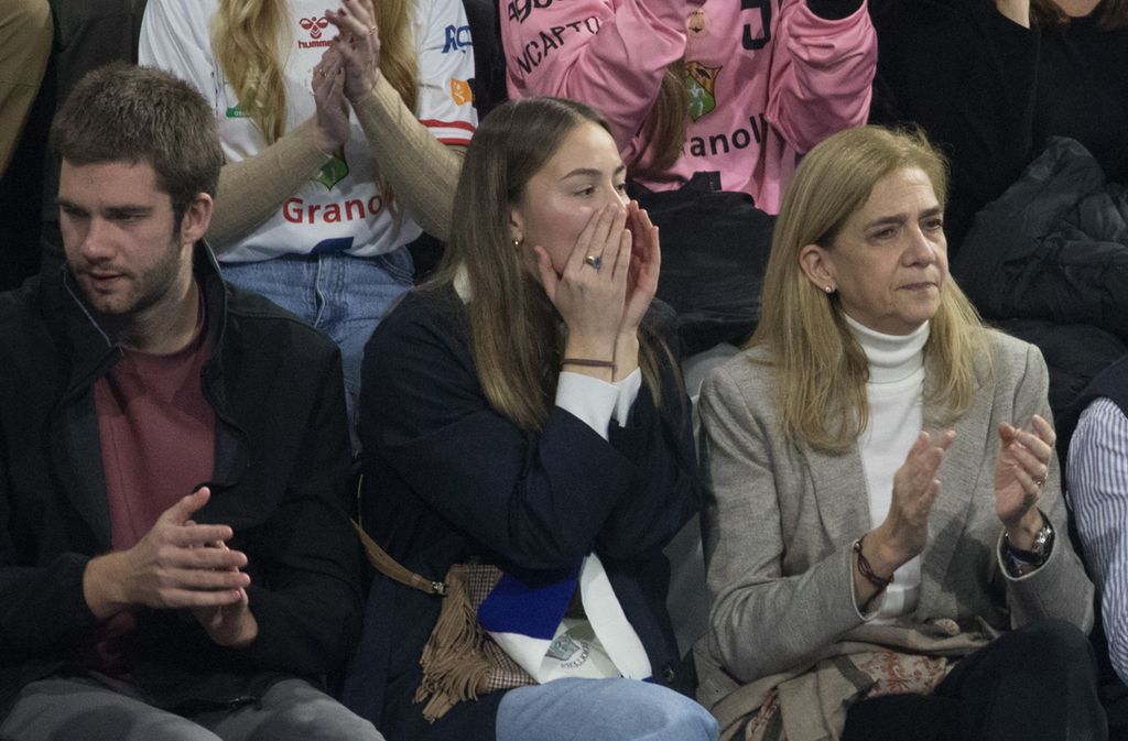 La infanta Cristina y la novia de su hijo Pablo Urdangarin, Johanna Zott, acudieron a animar a Pablo Urdangarin en su partido de balonmano en Barcelona 18  December 2024