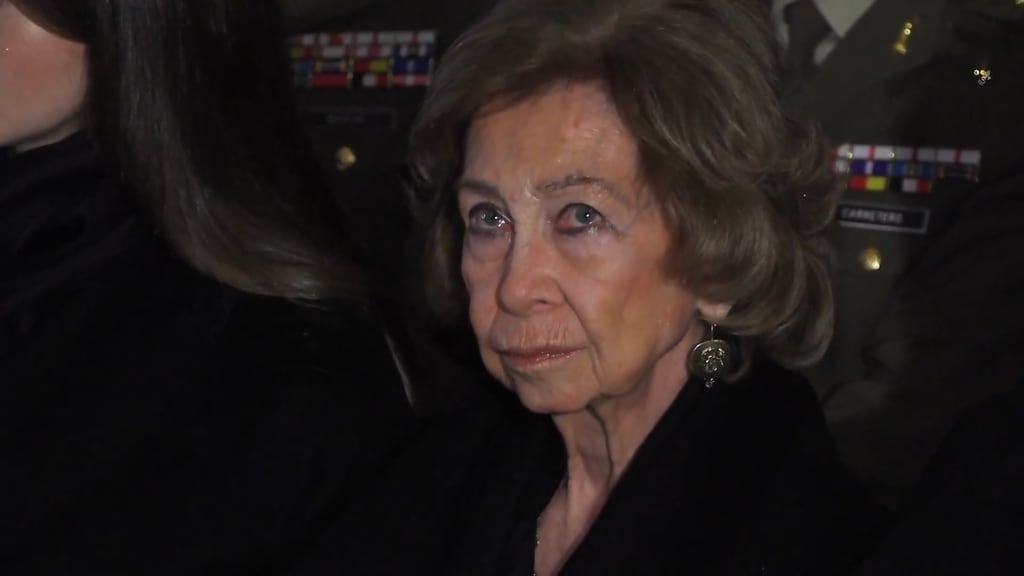 La reina Sofía no pudo contener las lágrimas durante la despedida a su hermana