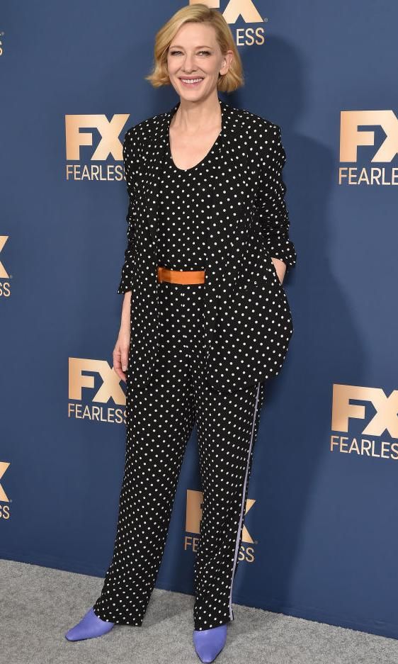 cate blanchett con conjunto de lunares donde el blazer es protagonista