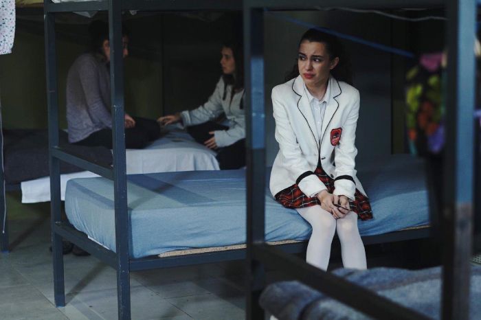 Avance de 'Hermanos': Asiye está muy asustada en la cárcel