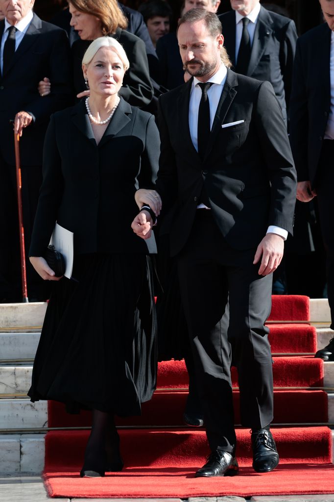 El rey Haakon de Noruega y Mette Marit en el funeral de Constantino de Grecia en Atenas, 2023