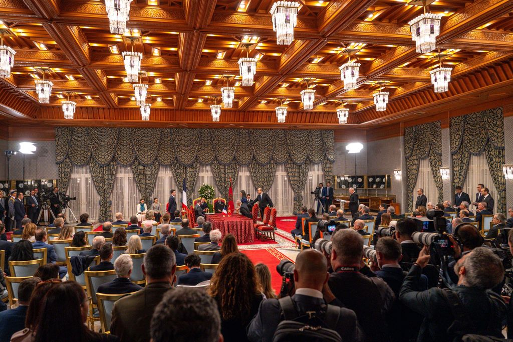Plano general de Emmanuel Macron en una visita a Marruecos