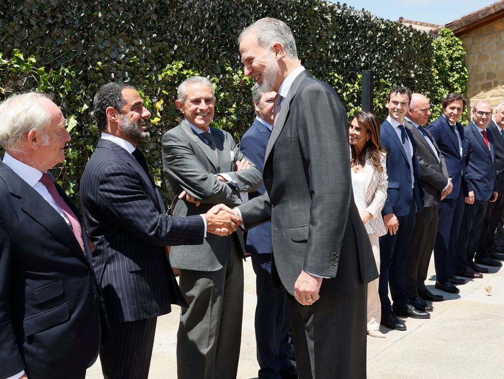 Felipe Vi saludando a Vicente Dalmau Cebrián-Sagarriga,