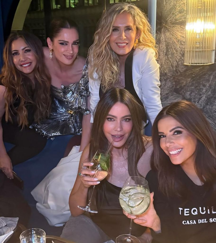 Sofía Vergara y Eva Longoria celebraron juntas después de la entrega de premios