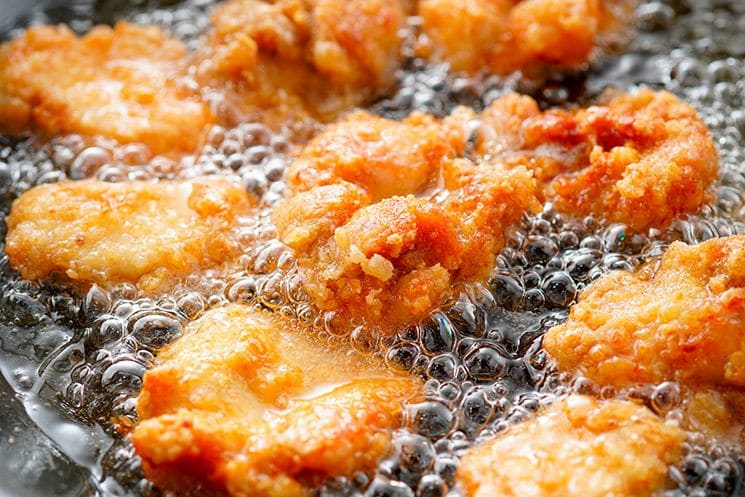 Friendo pollo Karaage