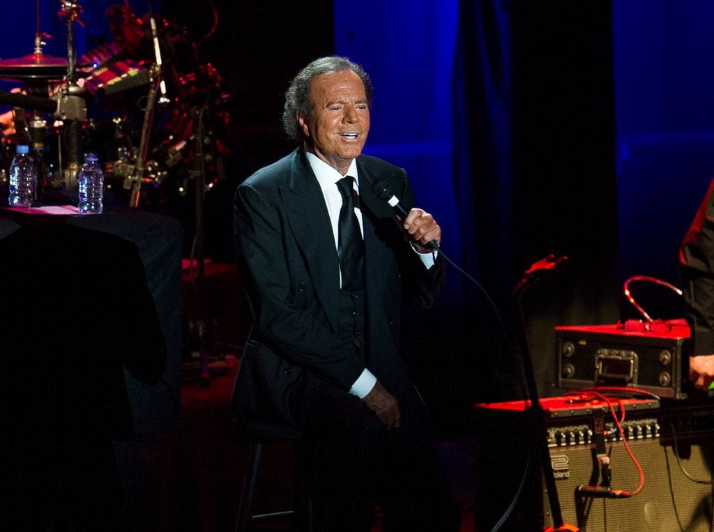 Julio Iglesias rompe su silencio con ¡HOLA! sobre las acusaciones en su contra.