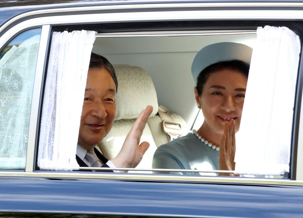 Akihito y Masako de Japón acuden al Palacio Imperial para felicitar al emperador Akhitio por su 92 cumpleaños 