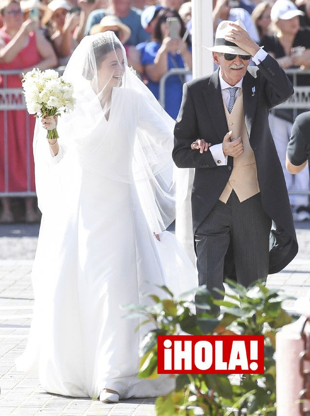 La infanta María Francisca de Portugal versiona el vestido de novia de su madre con una tiara histórica