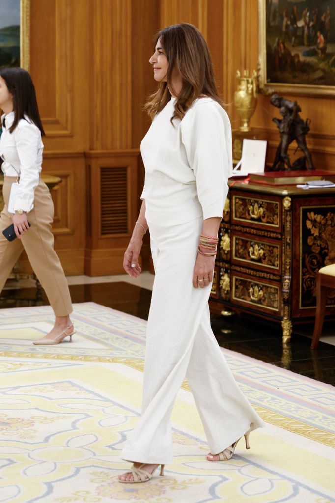 Mariló Montero con look de Cortana en el acto de FEDEPE junto a la reina Letizia.