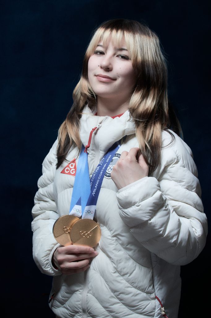 Alysa Liu celebra su victoria para Estados Unidos en los Juegos Olímpicos de Invierno Milano Cortina.