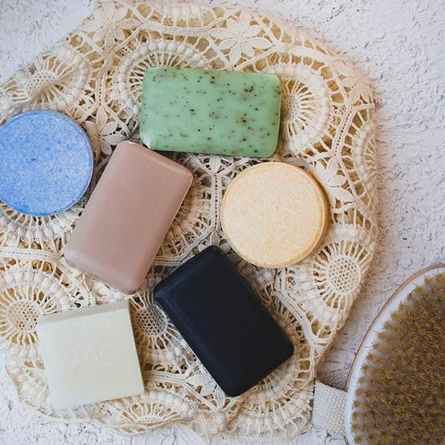 Los shampoos en barra no solo limpian y acondicionan sino que también nutren el cabello