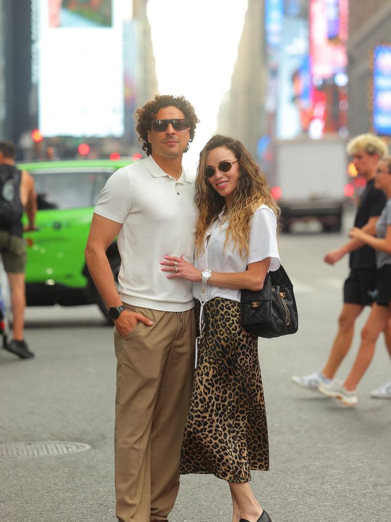 Guillermo Ochoa y Karla Mora.
