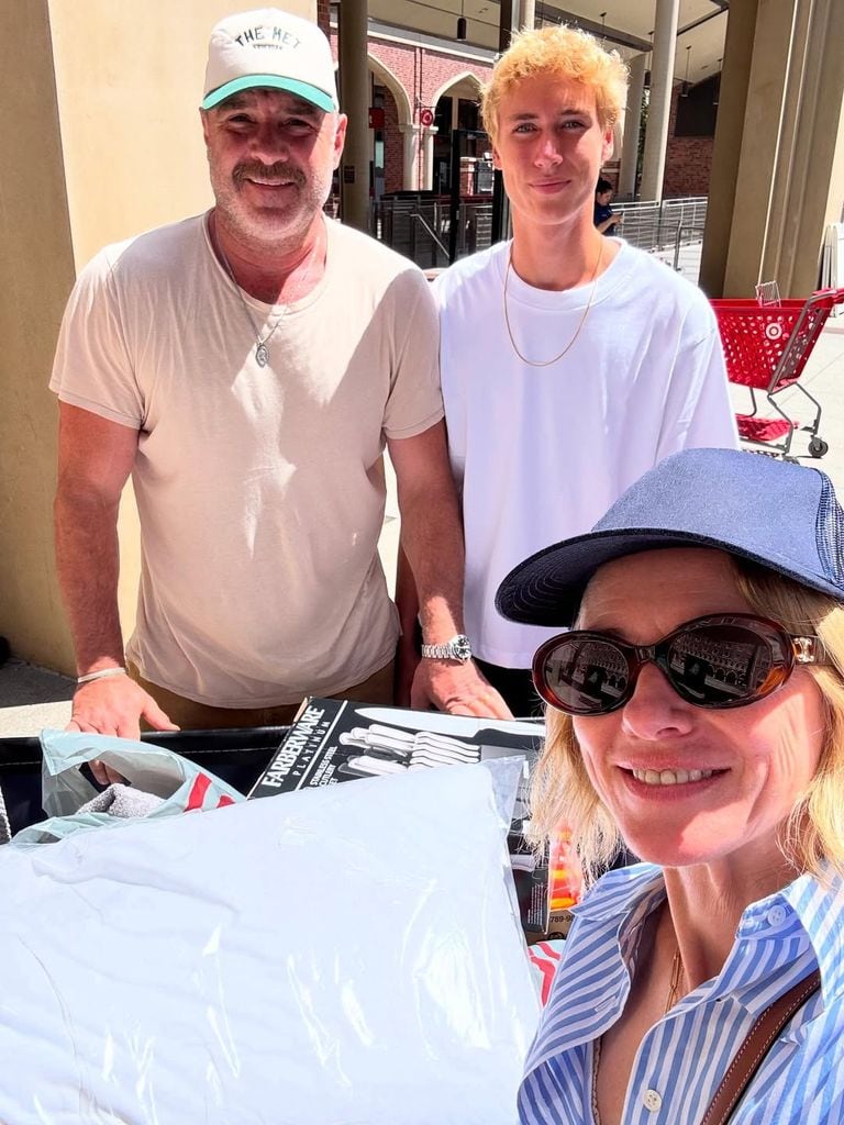 Naomi Watts, con su hijo Sasha y su exmarido