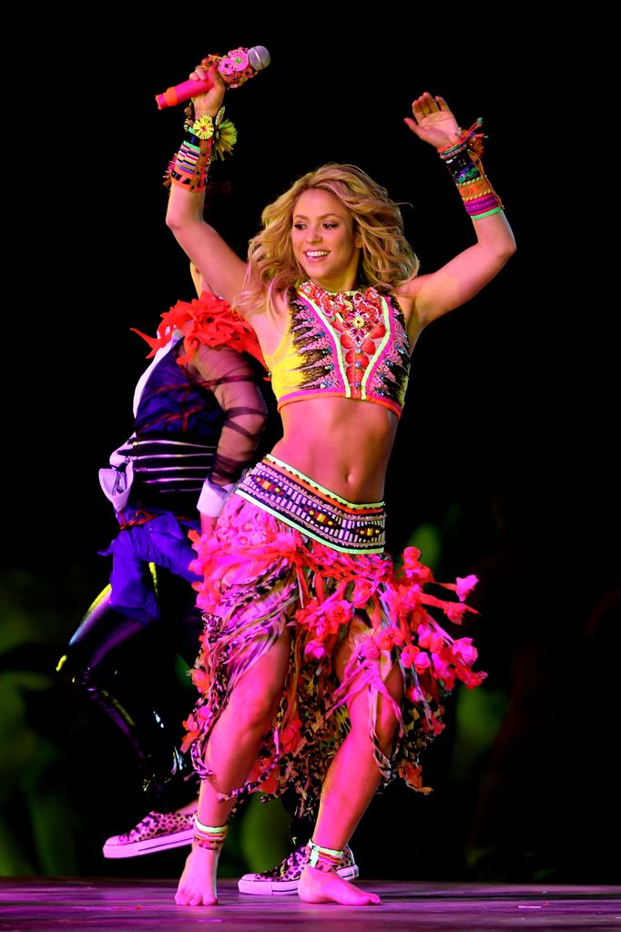 Shakira interpretando 'Waka Waka' en la cermeonia de clausura del Mundial de Sudáfrica 2010, en el Soccer City Stadium el 11 de julio de 2010, en Johannesburgo, Sudáfrica.
