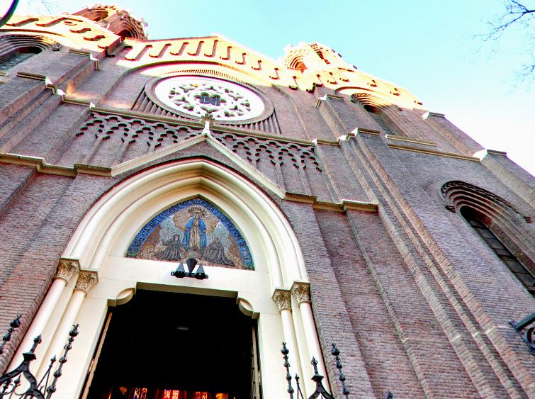 Fachada de la Basílica de la Milagrosa (Madrid)