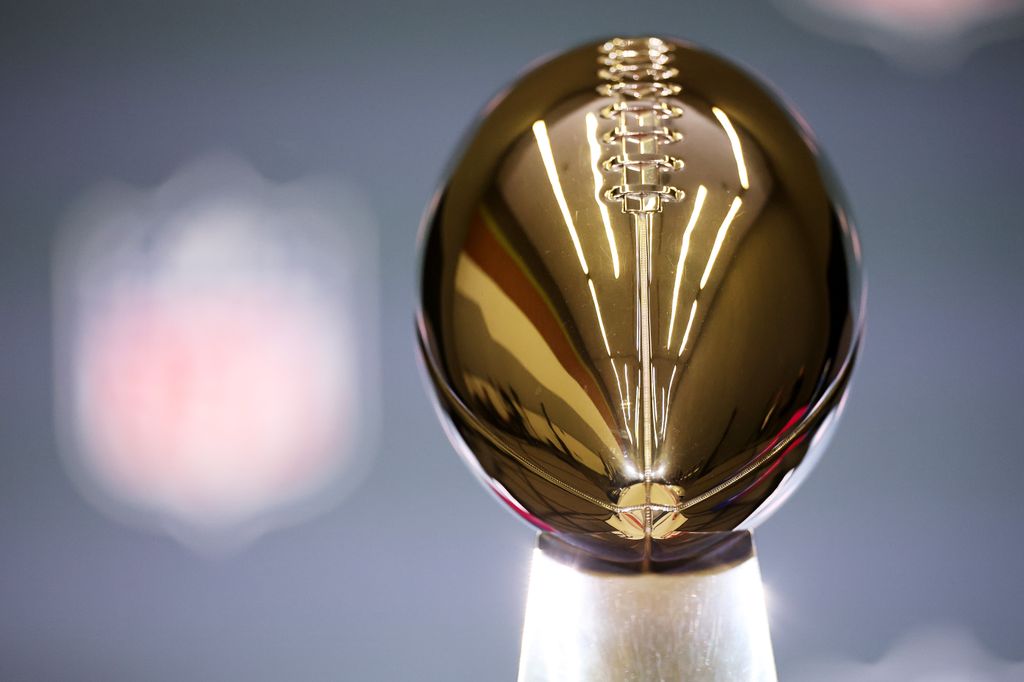 El trofeo Vince Lombardi que alzará el vencedor de la Super Bowl