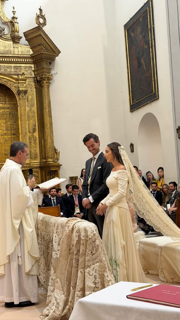 María y Nacho durante la ceremonia religiosa