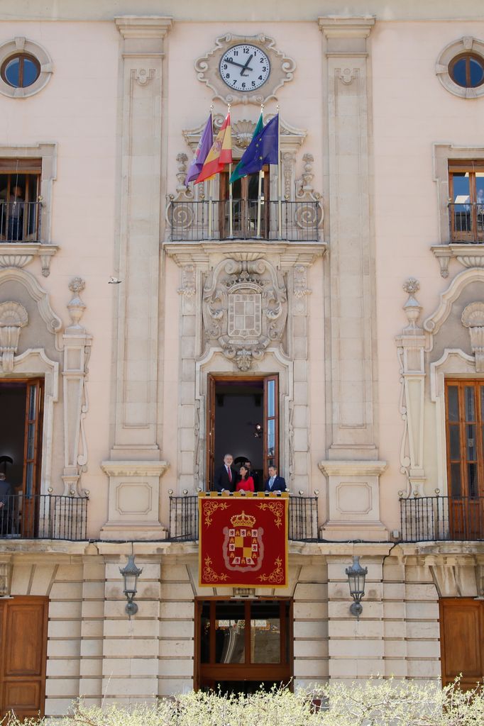 LOS REYES VISITAN EL AYUNTAMIENTO DE JAEN CON OCASIÓN DE LA CONMEMORACIÓN DEL 1200º ANIVERSARIO DE SU CAPITALIDAD
