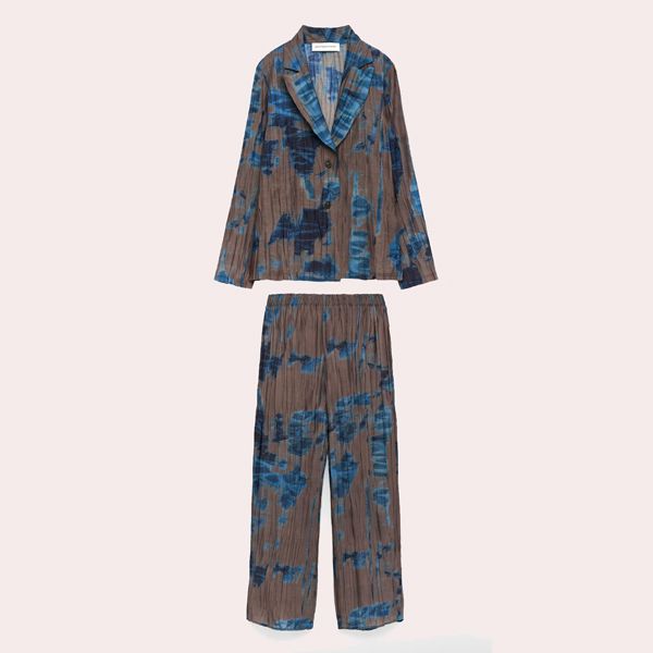 Traje de chaqueta de mujer crinkle estampada de Adolfo Domínguez