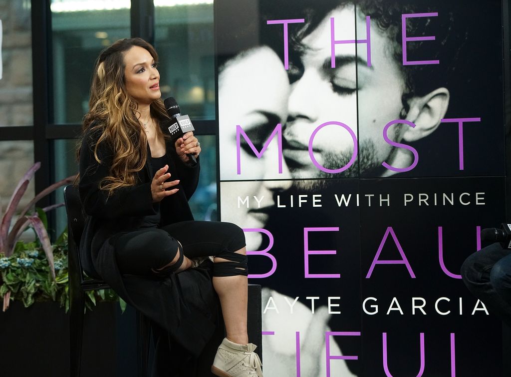 Mayte Garcia en la presentación de su libro en 2017 en Nueva York