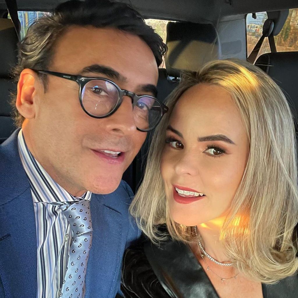 Adal Ramones y Karla de la Mora