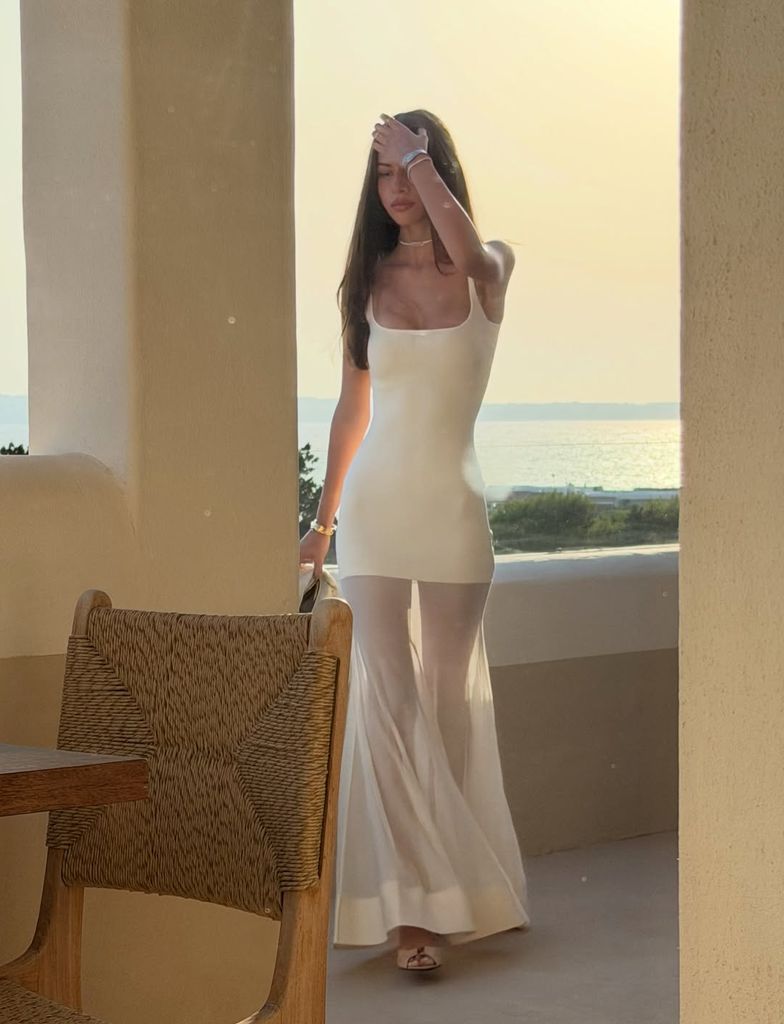 Carlota es una digna heredera de la belleza de su madre, 'Chiqui' Delgado.