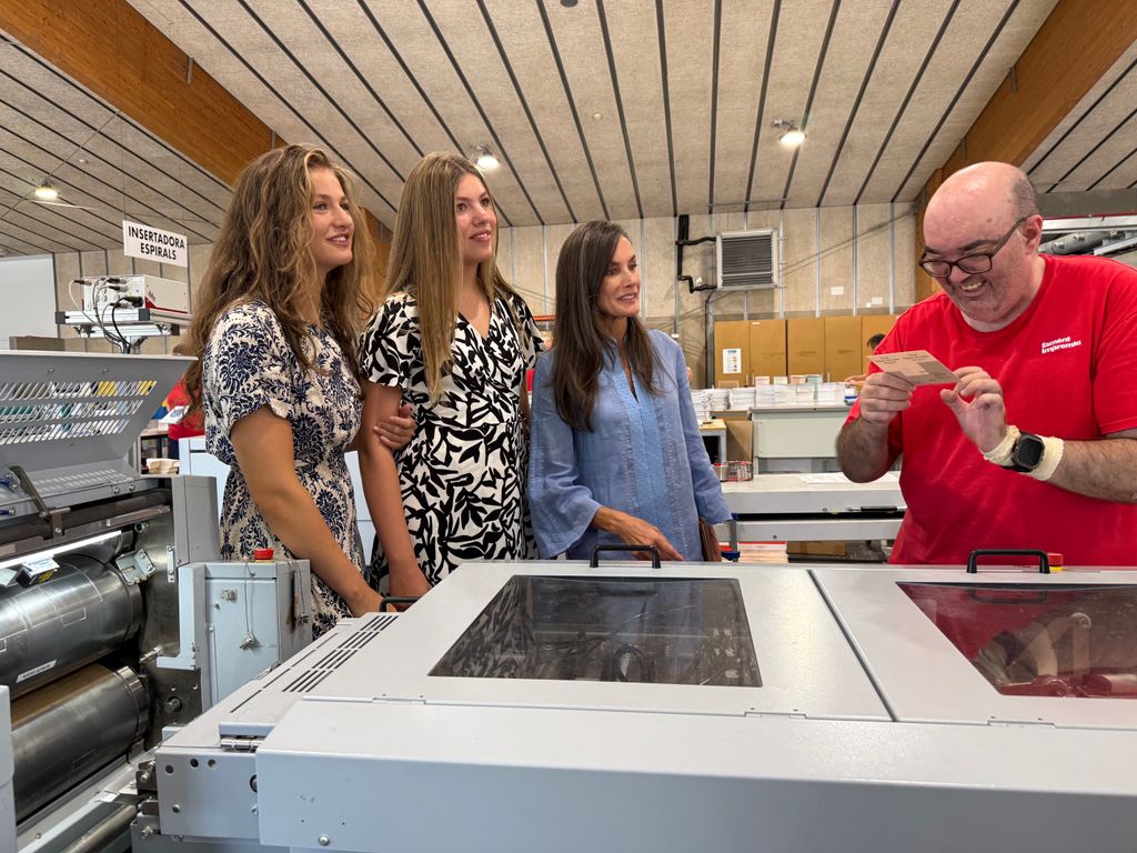 La reina Letizia, la princesa Leonor y la infanta Sofía visitan la fundación Esment en Mallorca