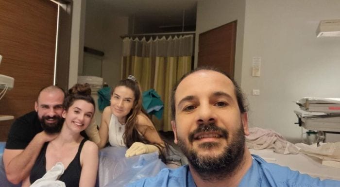 Leyla LydiaTuğutlu ('Mi hija') da a luz a su primer hijo con un parto en el agua