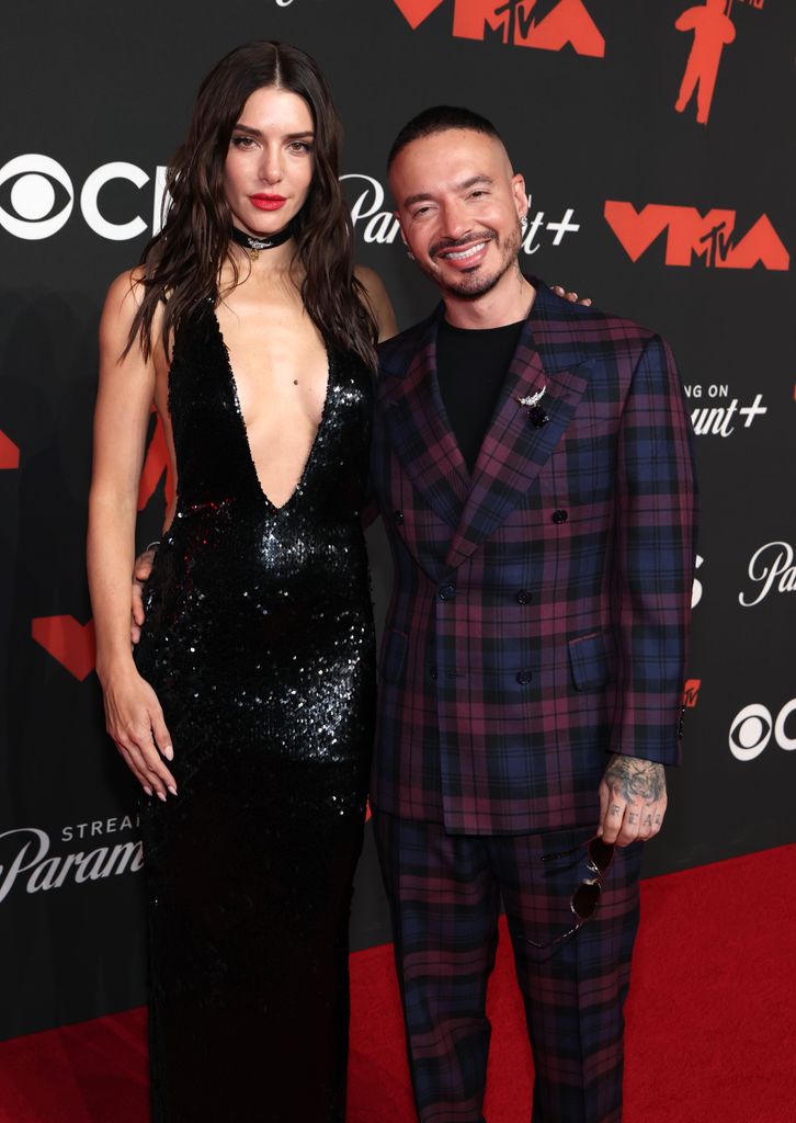 Valentina Ferrer y J Balvin juntos en los VMAs 2025.