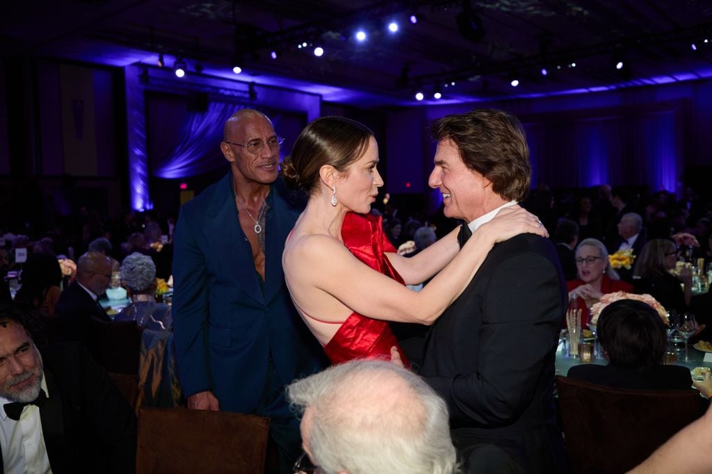 Dwayne Johnson, Emily Blunt yTom Cruise en los Premios Governors 2024.