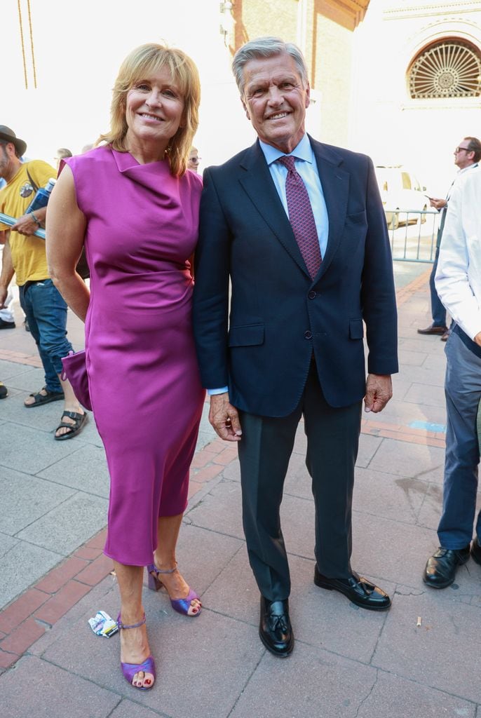 El maestro Juan Antonio Ruiz 'Espartaco' junto a María Rey, presidenta de la Asociación de la Prensa 