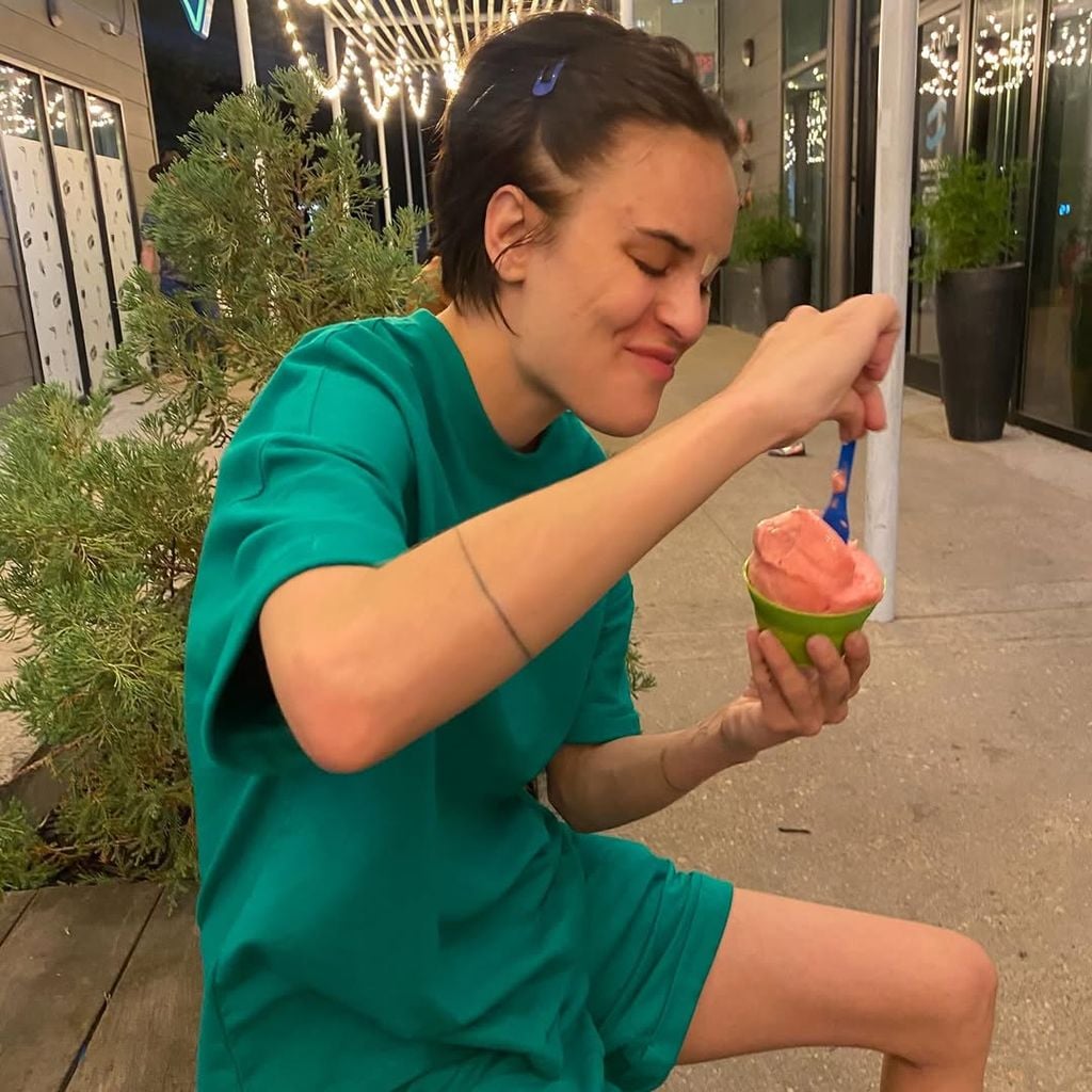 Tallulah Willis mostrando imágenes de su recuperación de su anorexia en sus redes sociales