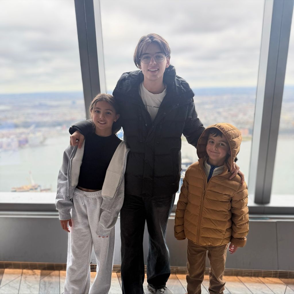 Santino con sus hermanos, Rocco y Gia